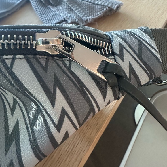 Camila Canabal Kiki Fanny bag. Never been worn - Picture 3 of 4